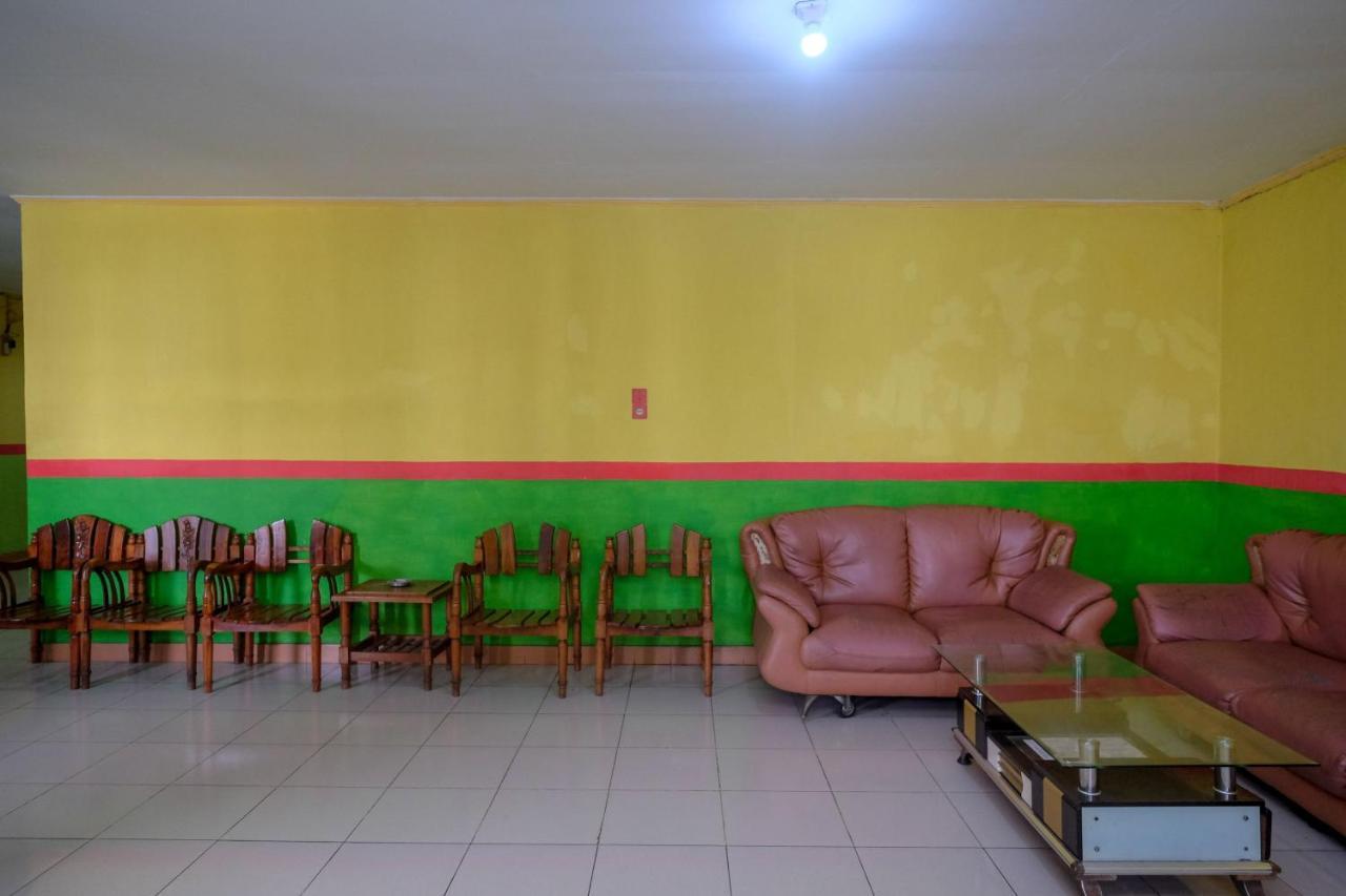 Reddoorz Near Pelabuhan Nusantara Parepare Buitenkant foto