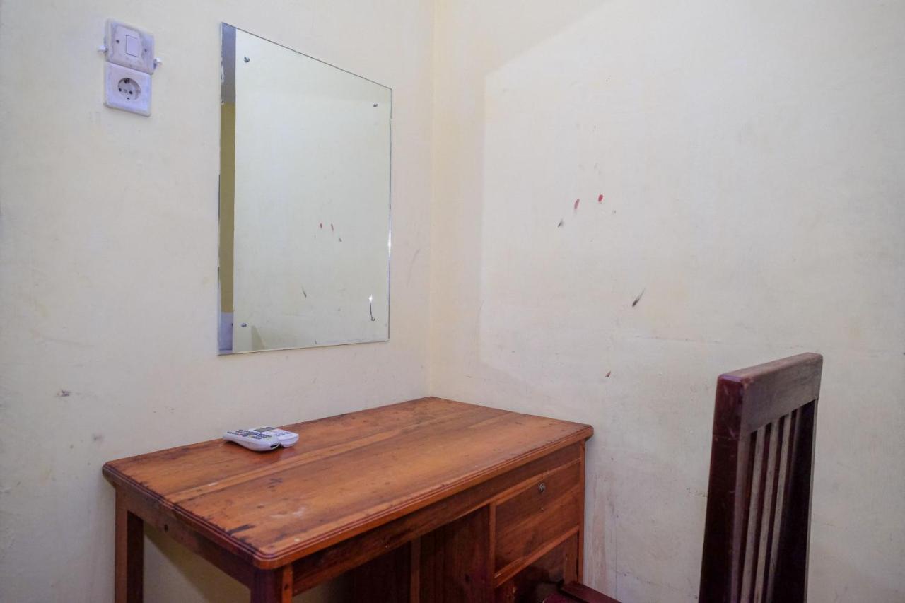 Reddoorz Near Pelabuhan Nusantara Parepare Buitenkant foto