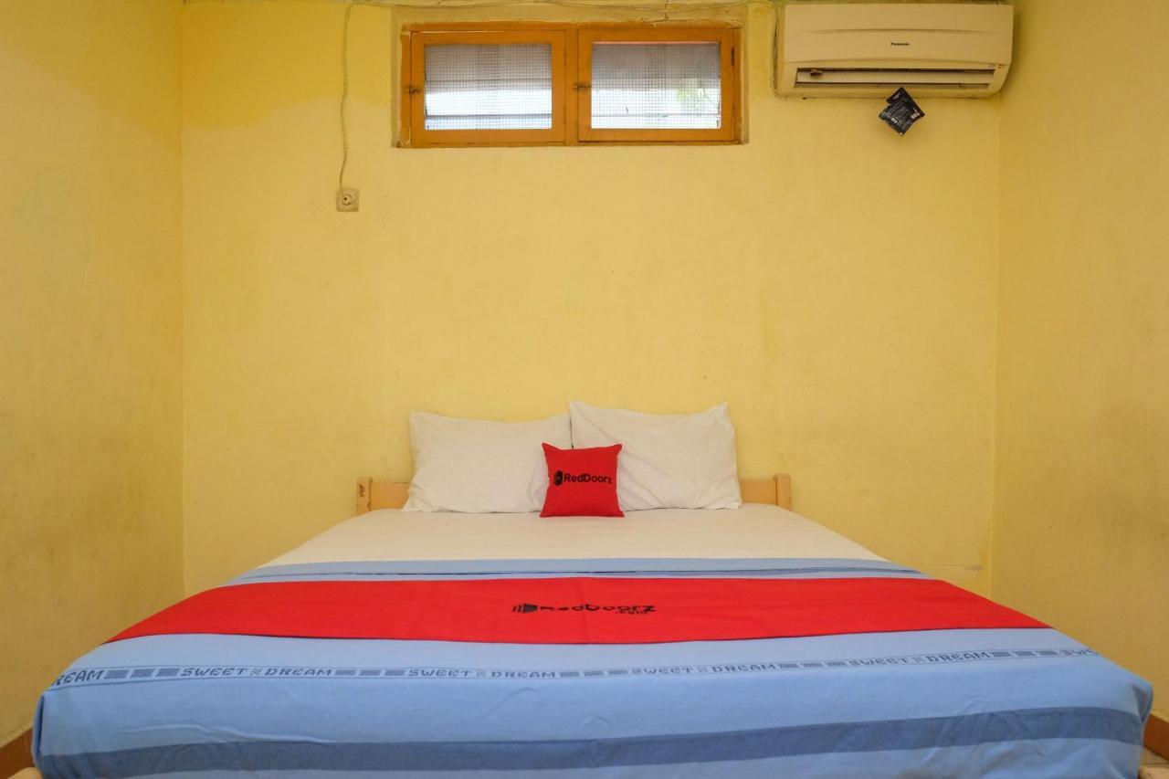 Reddoorz Near Pelabuhan Nusantara Parepare Buitenkant foto
