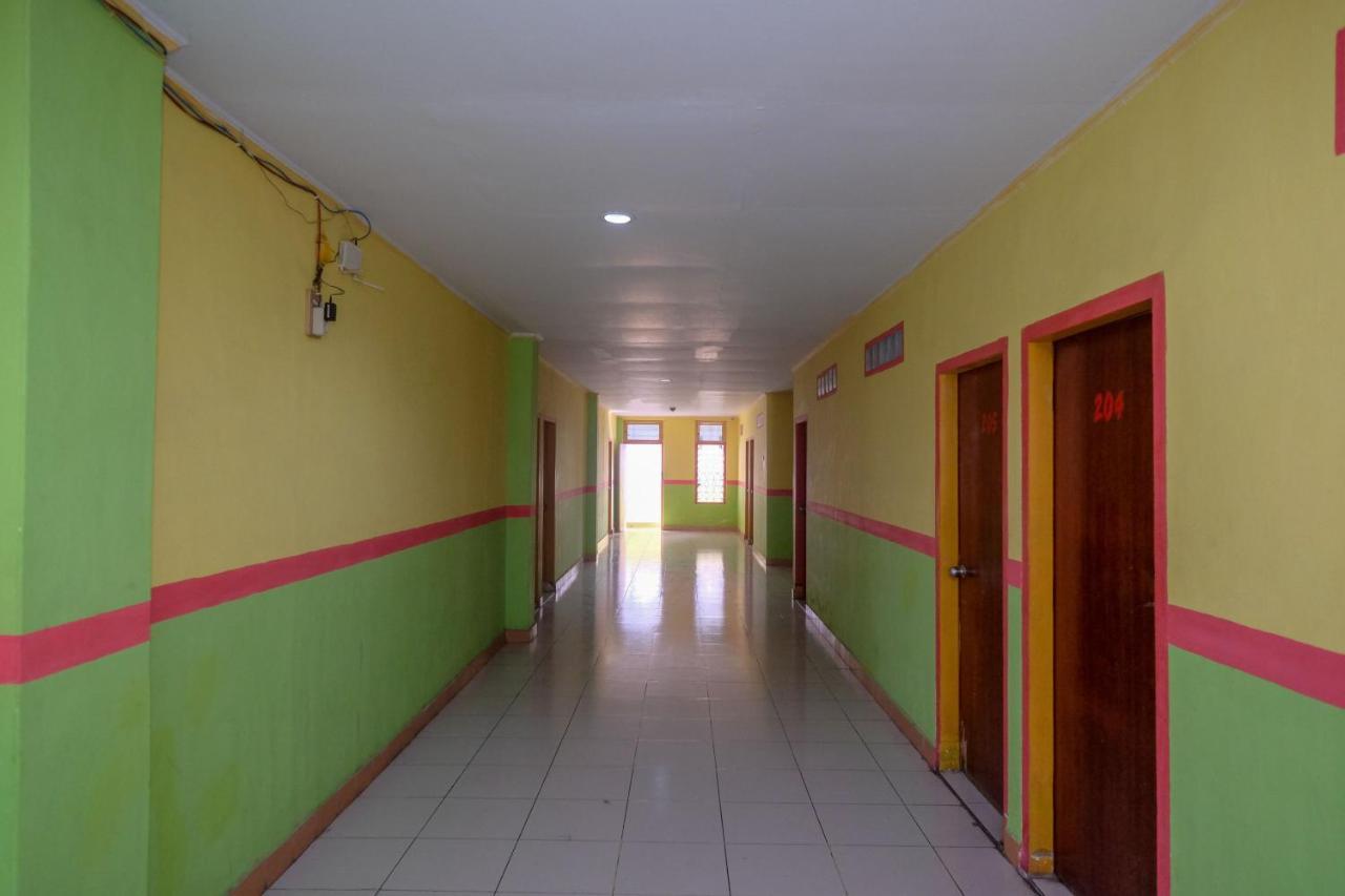 Reddoorz Near Pelabuhan Nusantara Parepare Buitenkant foto