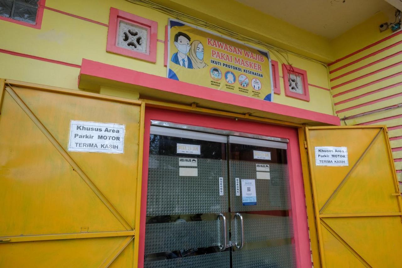Reddoorz Near Pelabuhan Nusantara Parepare Buitenkant foto