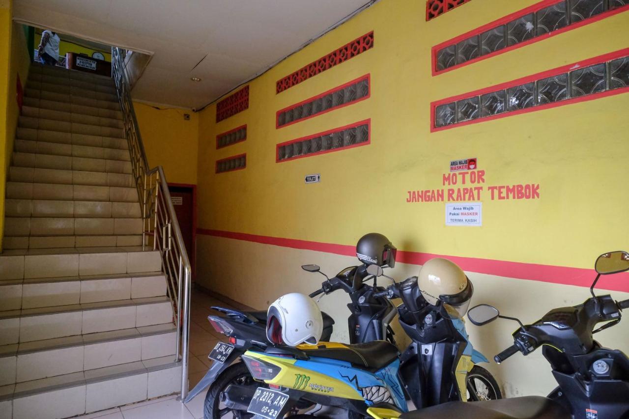 Reddoorz Near Pelabuhan Nusantara Parepare Buitenkant foto