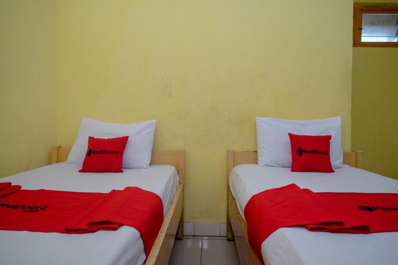 Reddoorz Near Pelabuhan Nusantara Parepare Buitenkant foto