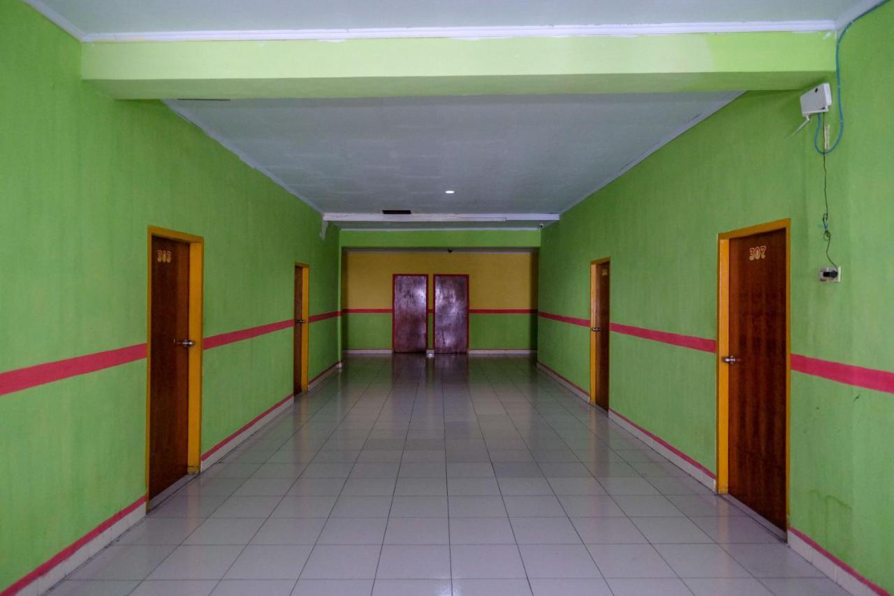 Reddoorz Near Pelabuhan Nusantara Parepare Buitenkant foto
